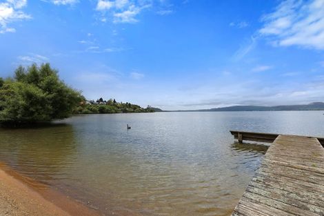 Photo of property in 135 Koutu Road, Kawaha Point, Rotorua, 3010