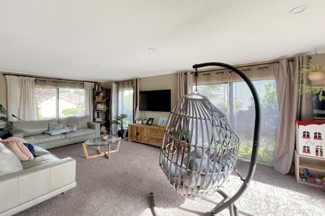 Photo of property in 5 Ruske Place, Grandview Heights, Hamilton, 3200