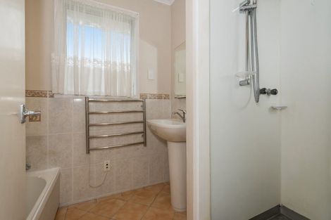 Photo of property in 24 Laurina Road, Sunnynook, Auckland, 0620