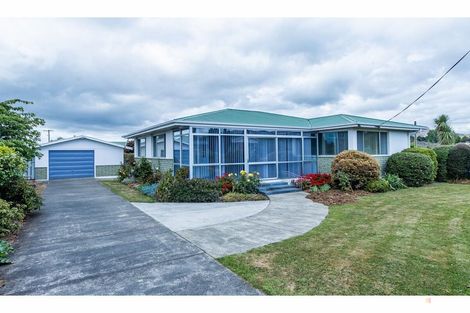 Photo of property in 1 Dixon Street, Waimate, 7924