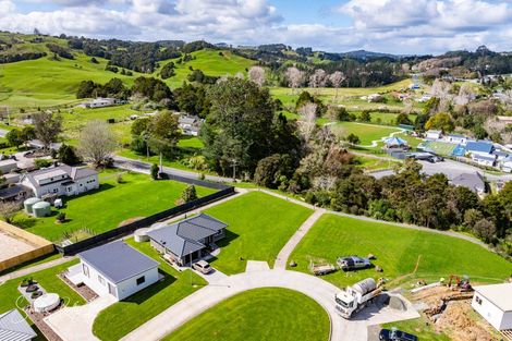 Photo of property in 11 Manaaki Circle, Paparoa, 0571