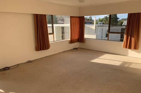 Photo of property in 2/13 Mannering Place, Hillcrest, Auckland, 0627