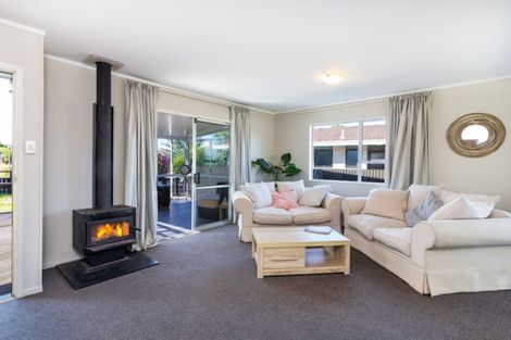 Photo of property in 2 Swan Close, Richmond Heights, Taupo, 3330
