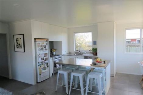 Photo of property in 7c Fairview Place, Westown, New Plymouth, 4310