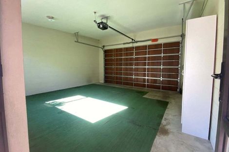 Photo of property in 16 Spalding Rise, Golflands, Auckland, 2013