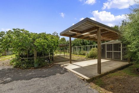 Photo of property in 9 Taupaki Road, Taupaki, Henderson, 0782