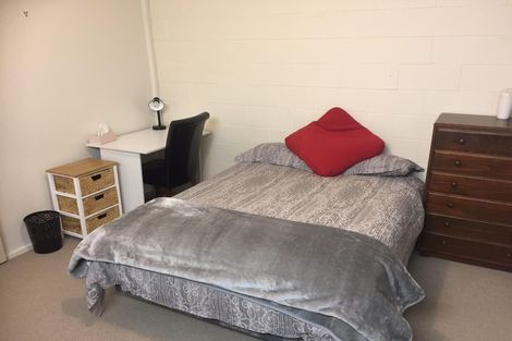 Photo of property in 2/205 Onewa Road, Birkenhead, Auckland, 0626