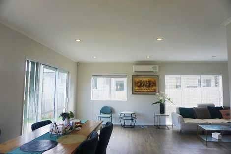 Photo of property in 27a Normanton Street, Glenfield, Auckland, 0629