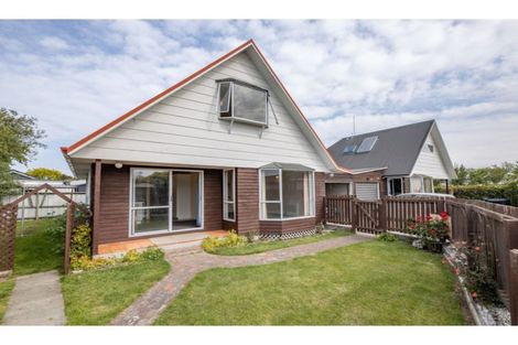 Photo of property in 1/99 Bayswater Crescent, Bromley, Christchurch, 8062