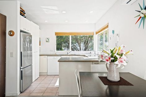 Photo of property in 1/46 Blakeborough Drive, Forrest Hill, Auckland, 0620