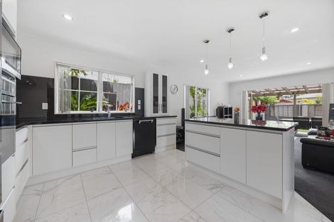 Photo of property in 8b Lupetti Rise, West Harbour, Auckland, 0618