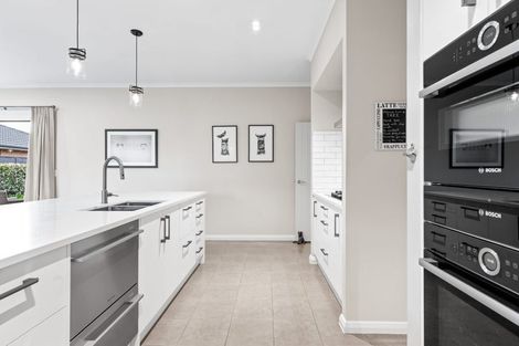 Photo of property in 52 Wiltshire Drive, Huntington, Hamilton, 3210