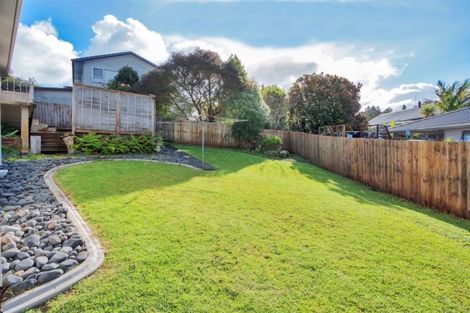 Photo of property in 15 Peterhouse Place, West Harbour, Auckland, 0618