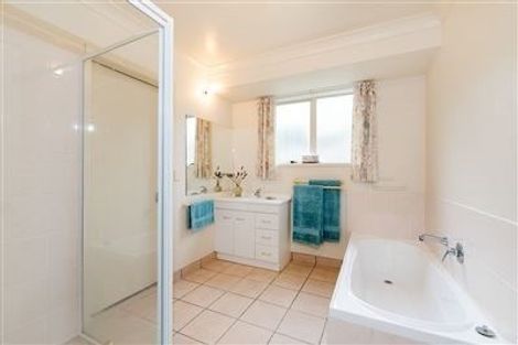 Photo of property in 17 Lasque Place, Glen Eden, Auckland, 0602