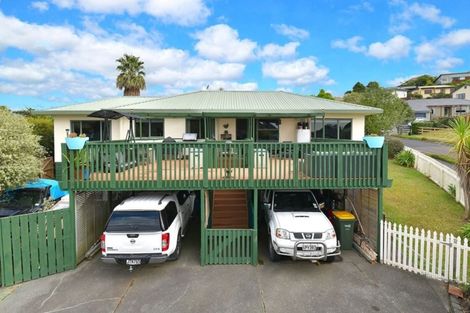 Photo of property in 11 Cabeleigh Drive, Helensville, 0800