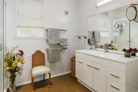 Photo of property in 206 Beach Haven Road, Beach Haven, Auckland, 0626