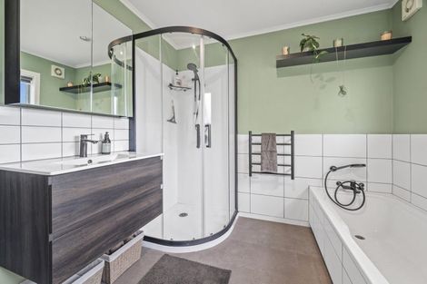 Photo of property in 1 Waitawa Place, Lynmore, Rotorua, 3010