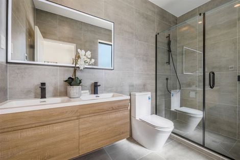 Photo of property in 9 Mcindoe Road, Kumeu, 0810