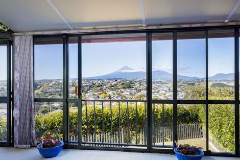 Photo of property in 29 Scott Street, Moturoa, New Plymouth, 4310