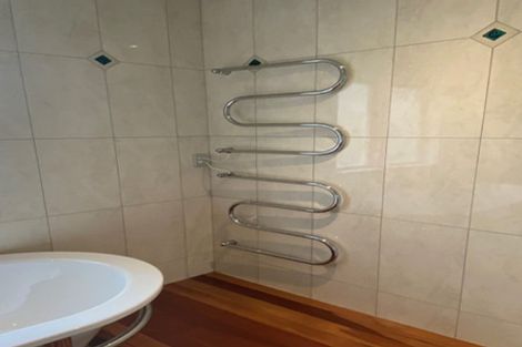 Photo of property in 26 West Lynn Road, Titirangi, Auckland, 0604