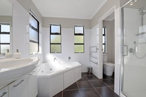 Photo of property in 2 Grenache Place, Rototuna, Hamilton, 3210