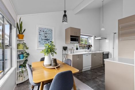 Photo of property in 2/30a Glenvar Road, Torbay, Auckland, 0630