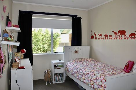 Photo of property in 142a Hutchinson Avenue, New Lynn, Auckland, 0600