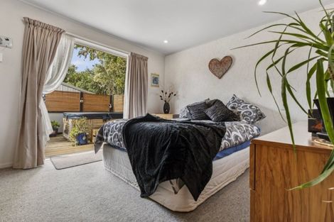 Photo of property in 8 Allington Road, Massey, Auckland, 0614