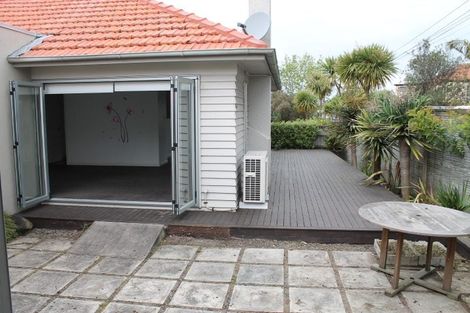 Photo of property in 92 Shakespeare Road, Milford, Auckland, 0620