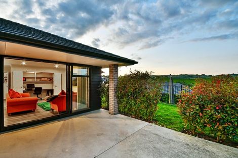 Photo of property in 16 James Elliot Way, Pokeno, 2402