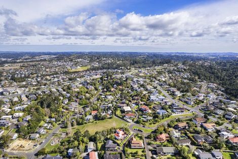 Photo of property in 22 Cairnbrae Court, Northcross, Auckland, 0632