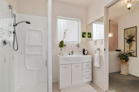 Photo of property in 2/12 Centorian Drive, Windsor Park, Auckland, 0632