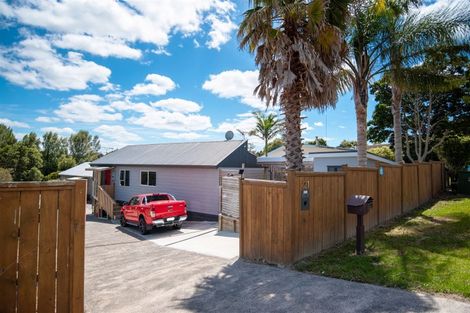Photo of property in 21b Brian Crescent, Stanmore Bay, Whangaparaoa, 0932