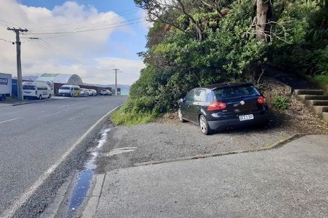 Photo of property in 56 Shelly Bay Road, Maupuia, Wellington, 6022