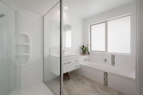 Photo of property in 2 Gleneagles Drive, Aongatete, Katikati, 3178