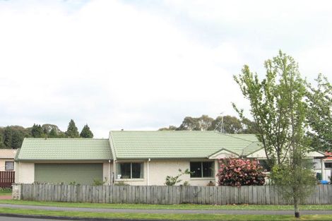 Photo of property in 4 Capricorn Place, Kawaha Point, Rotorua, 3010