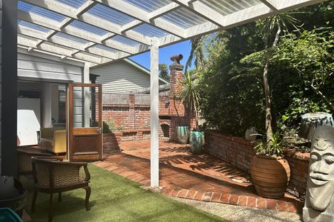 Photo of property in 1/62 Roseneath Terrace, Roseneath, Wellington, 6011