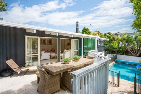 Photo of property in 2 Manaia Place, Mairangi Bay, Auckland, 0630