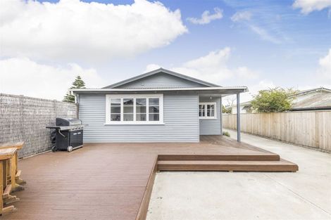 Photo of property in 60 Weston Avenue, Roslyn, Palmerston North, 4414
