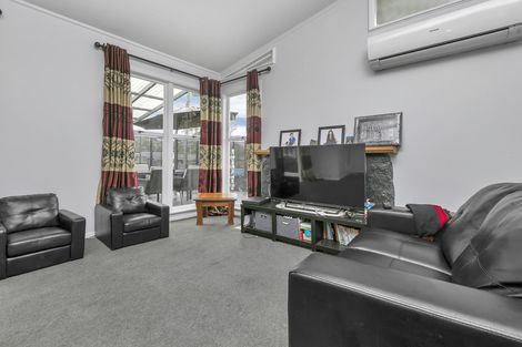 Photo of property in 38 Maui Pomare Street, Blockhouse Bay, Auckland, 0600