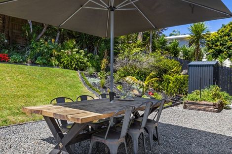 Photo of property in 18 William Hadlow Place, Hatfields Beach, Orewa, 0931