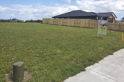 Photo of property in 13 Te Taniwha Road, One Tree Point, 0118