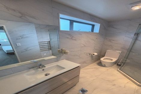 Photo of property in 49e Oaktree Avenue, Browns Bay, Auckland, 0630