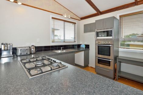 Photo of property in 88 Newcastle Street, Mahia, 4198