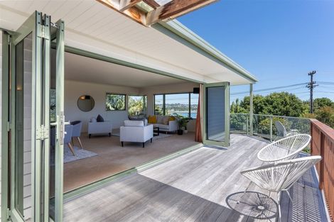 Photo of property in 35 Tindalls Bay Road, Tindalls Beach, Whangaparaoa, 0930