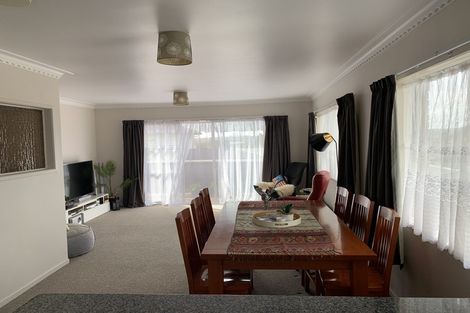 Photo of property in 2/100 Titirangi Road, New Lynn, Auckland, 0600