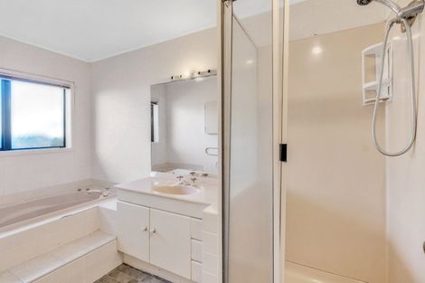 Photo of property in 31a The Esplanade, Eastern Beach, Auckland, 2012