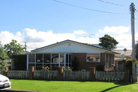 Photo of property in 2/5 Empire Road, Orewa, 0931