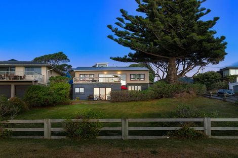 Photo of property in 136 The Parade, Paekakariki, 5034