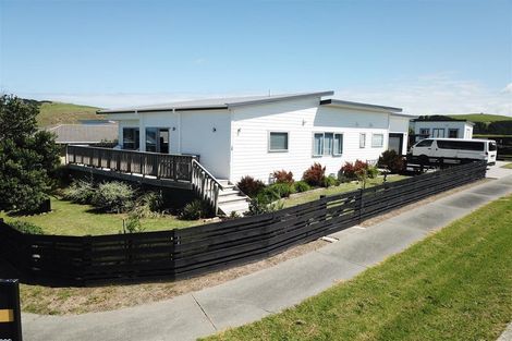 Photo of property in 1 Snapper Street, Baylys Beach, Dargaville, 0377
